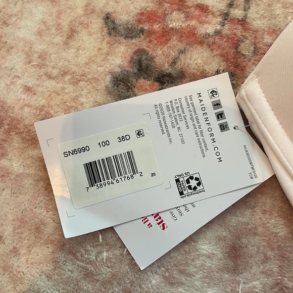 NWT. Maidenform. Size 38D. Convertible Bra - Picture 4 of 6